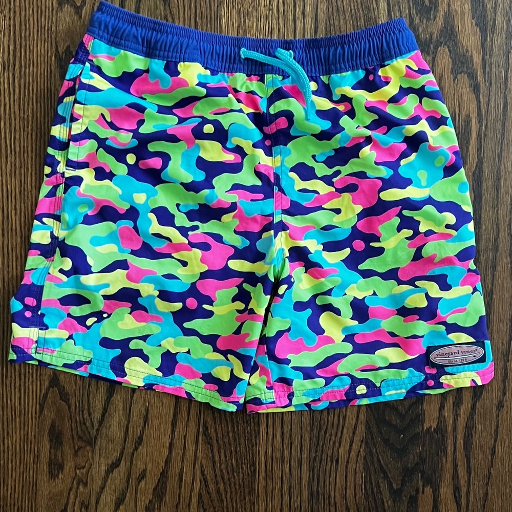 Vineyard Vines Boys Colorful Camo Swim Trunks, M
